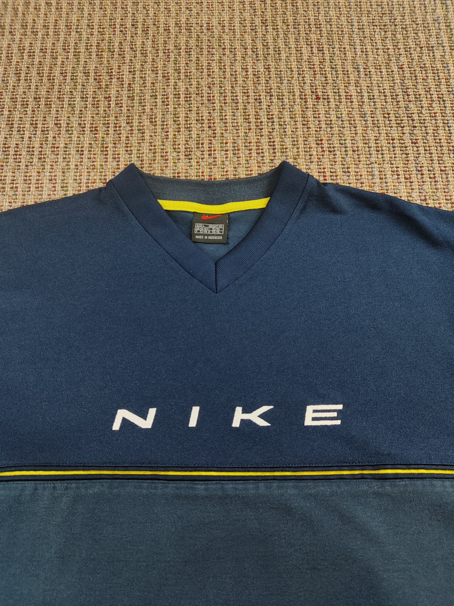 RARE 90S NIKE SPELLOUT TEE (L)