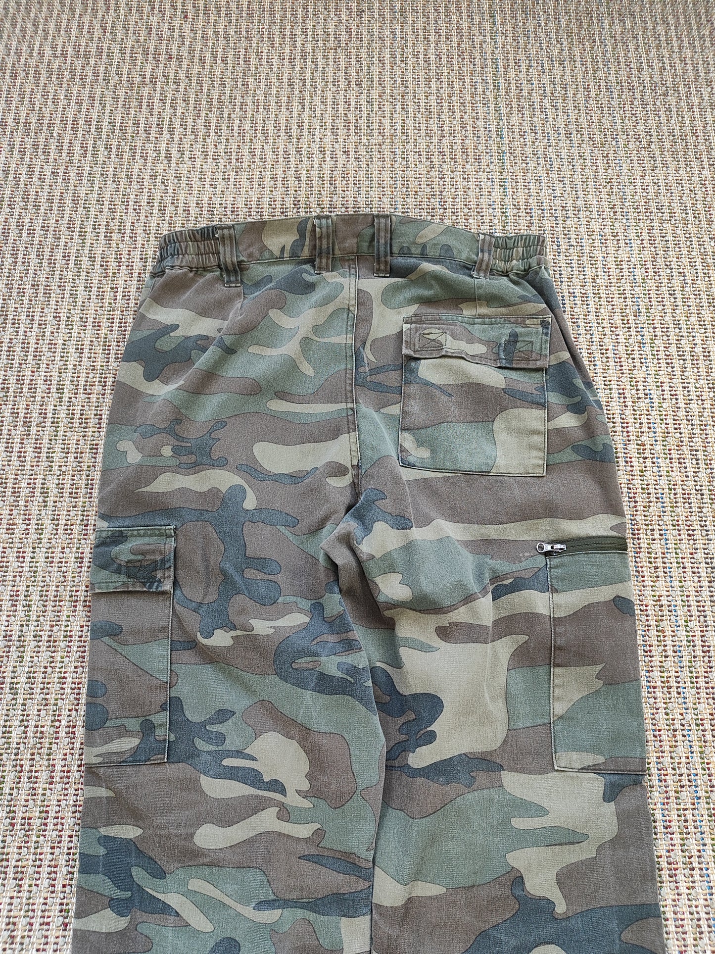 Y2K CAMO CARGO TROUSERS (W32 L31)