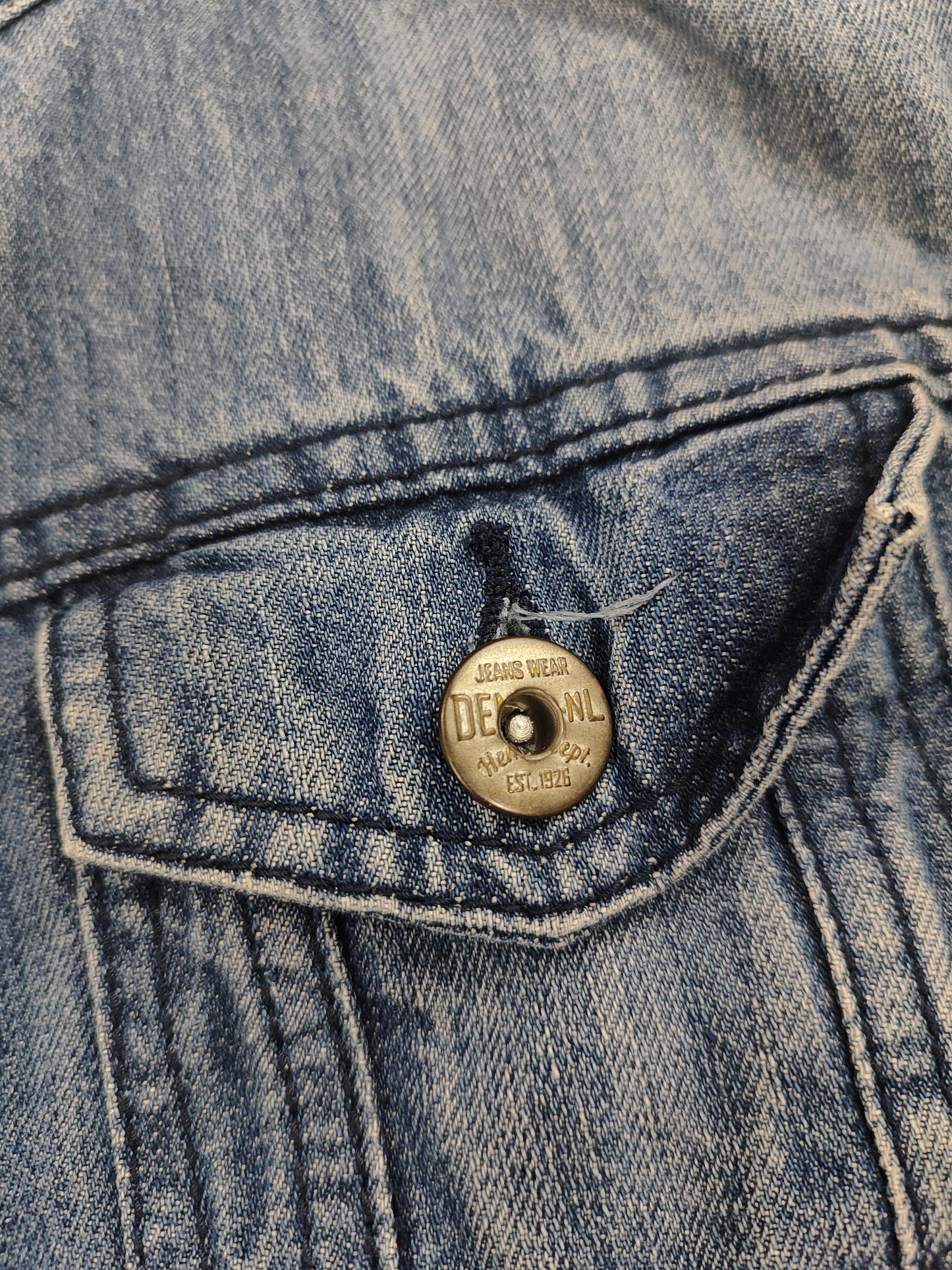 VINTAGE DENIM JACKET (WOMEN'S M)