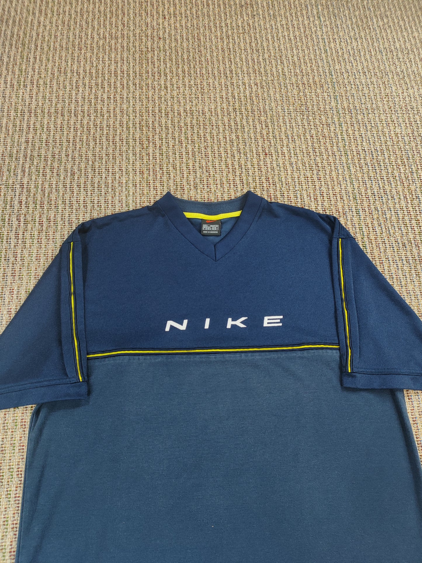 RARE 90S NIKE SPELLOUT TEE (L)