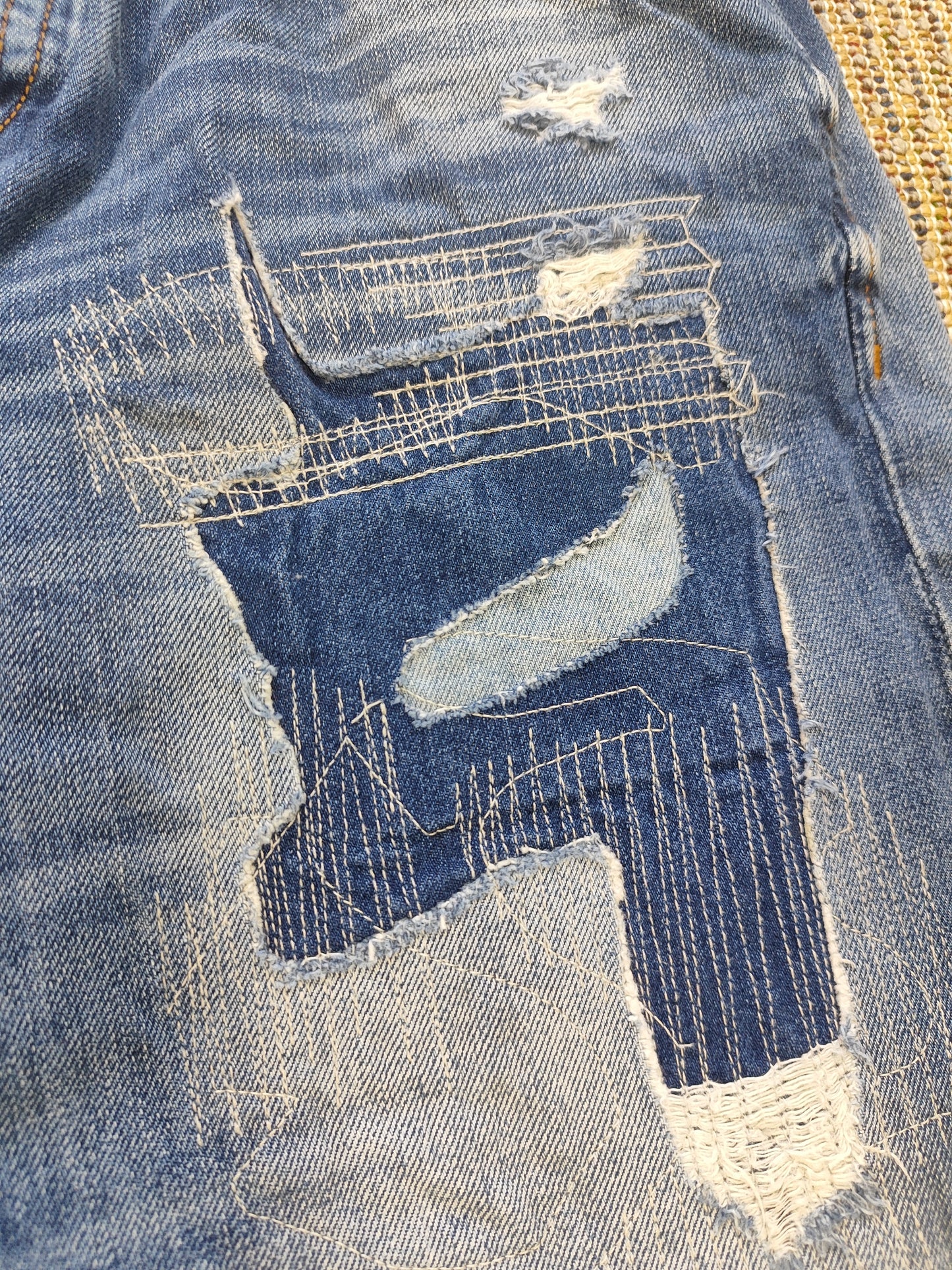 VINTAGE DISTRESSED JEAN SHORTS (W34)