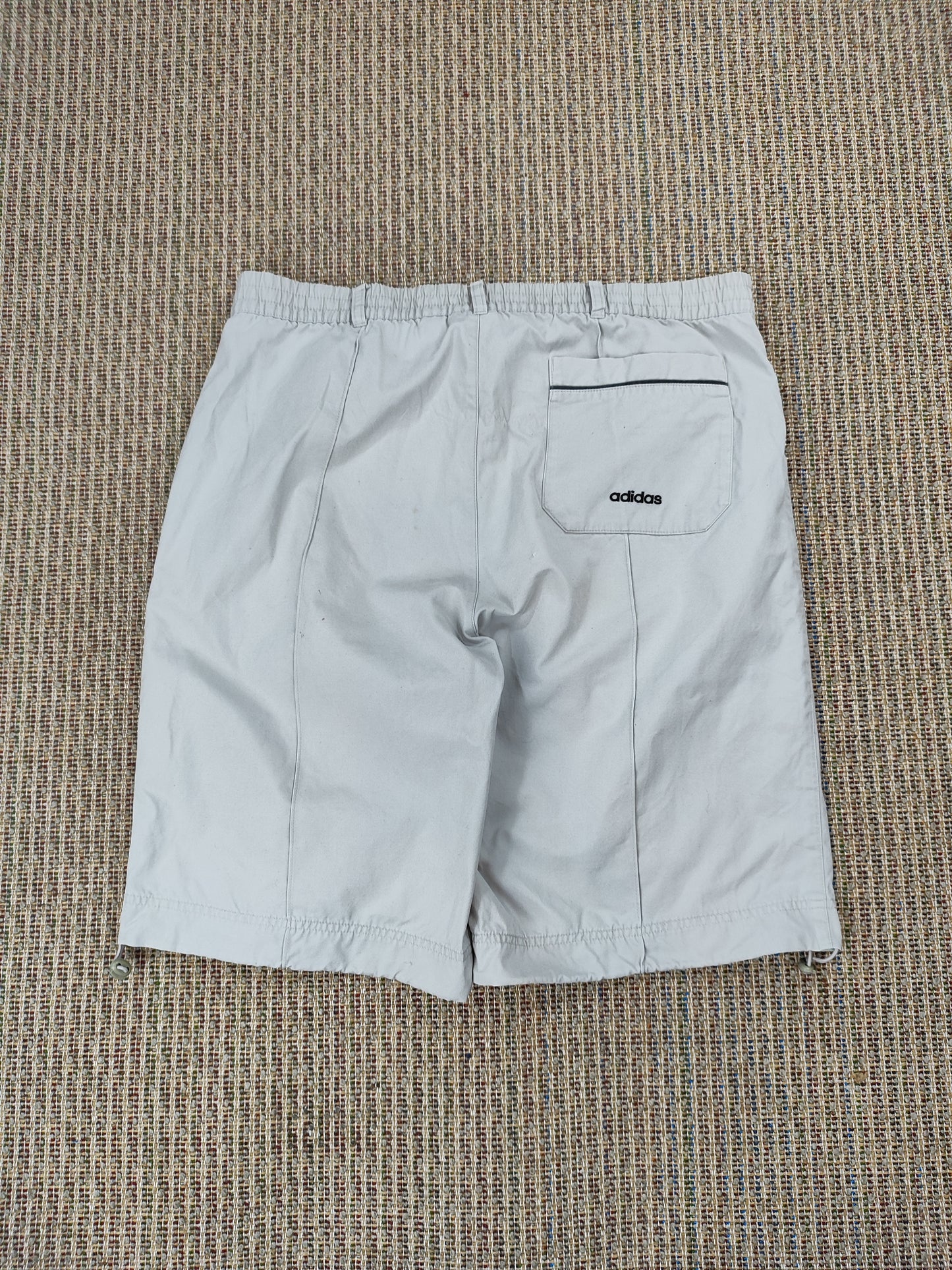 Y2K LIGHT ADIDAS TENNIS SHORTS (L)