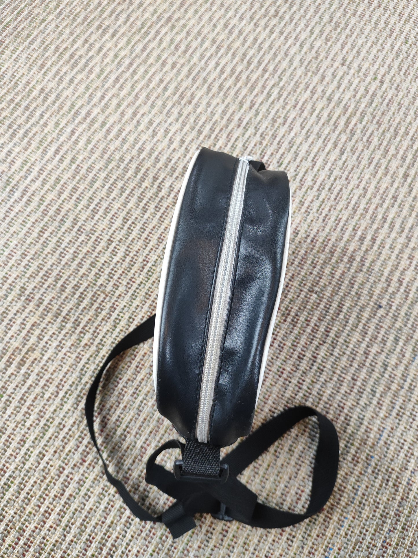 Y2K ADIDAS SLING SIDE BAG (ONE SIZE)