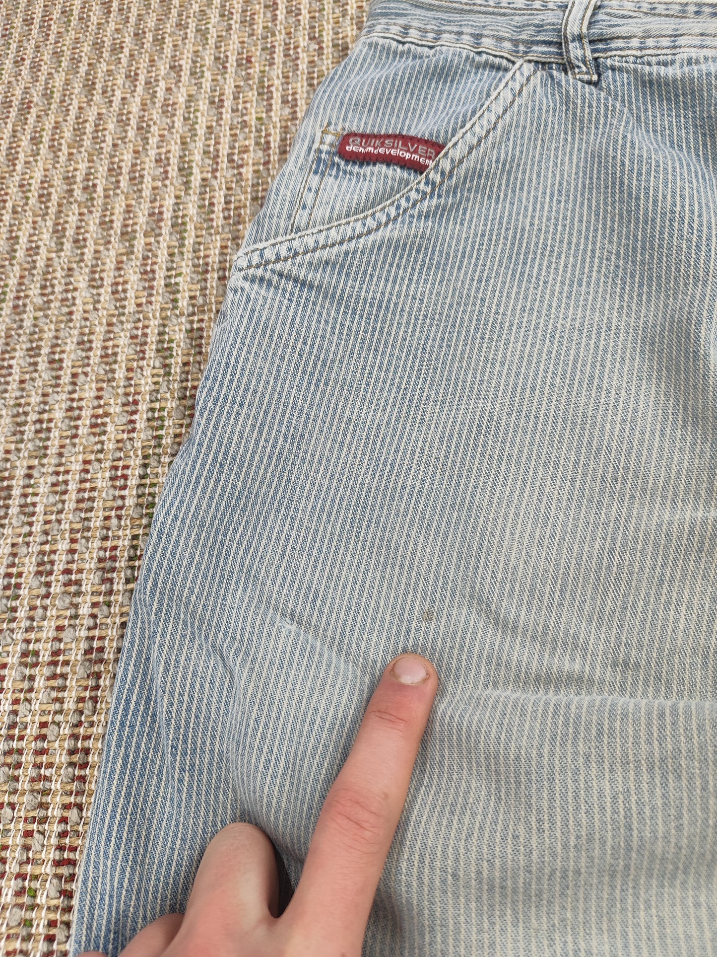 Y2K QUIKSILVER LONG SHORTS (W30)