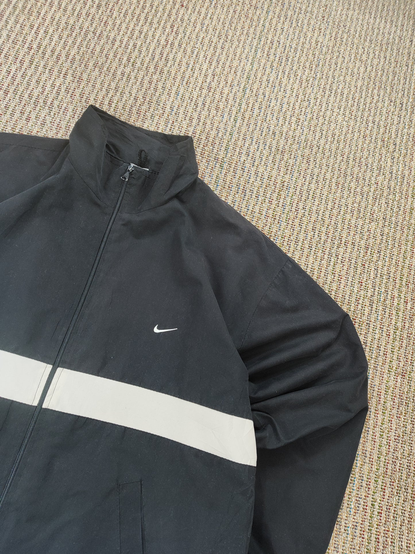 VINTAGE NIKE SOFT-SHELL WINDBREAKER (L)