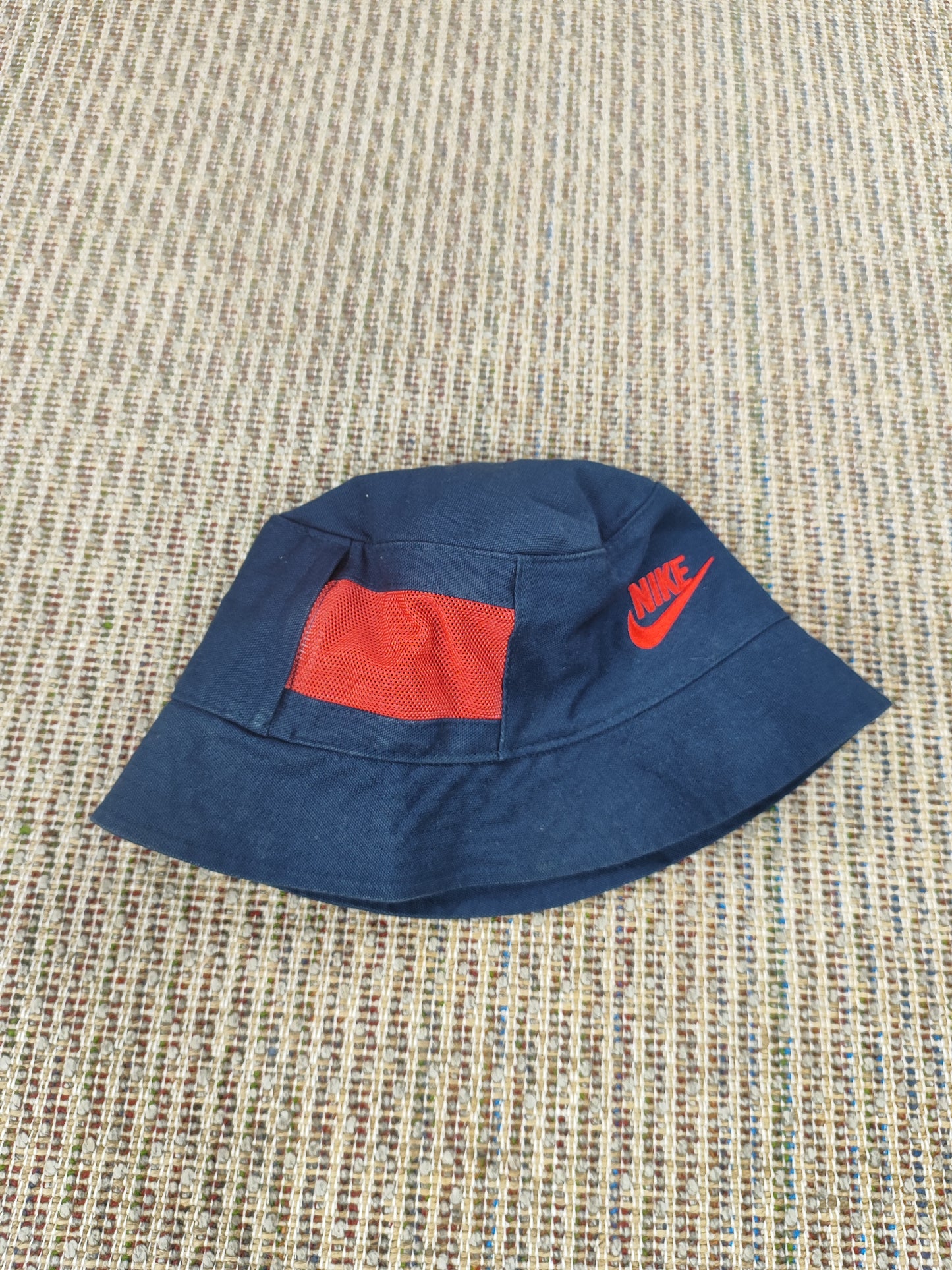 NIKE ESSENTIAL BUCKET HAT (ADULTS M/L)