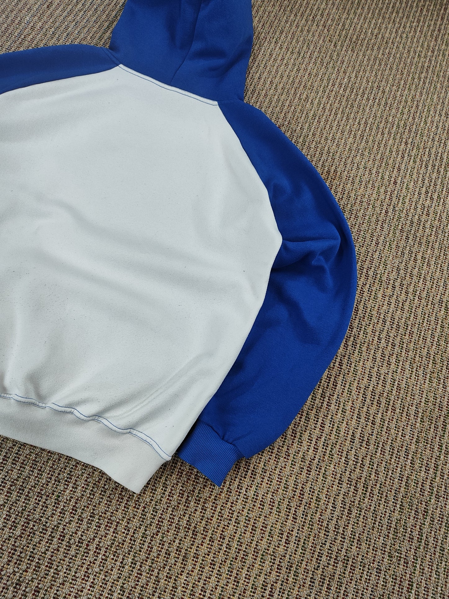 VINTAGE ADIDAS HOODIE (M)