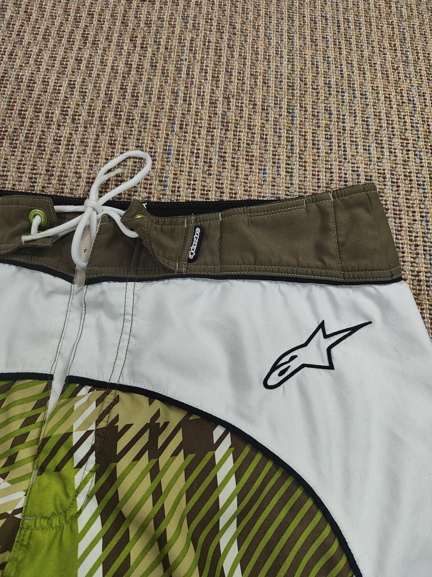 Y2K ALPINE STARS BOARD SHORTS (W34)
