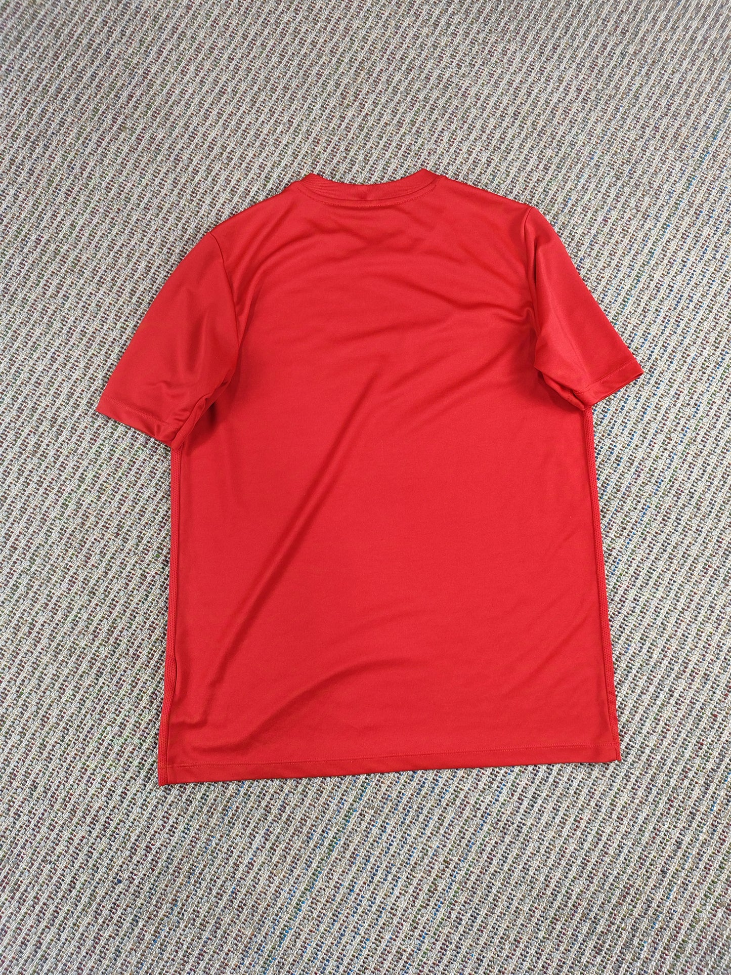 NIKE ESSENTIAL T-SHIRT (S)