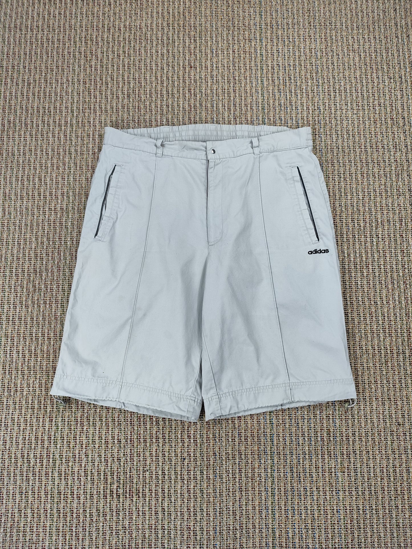 Y2K LIGHT ADIDAS TENNIS SHORTS (L)