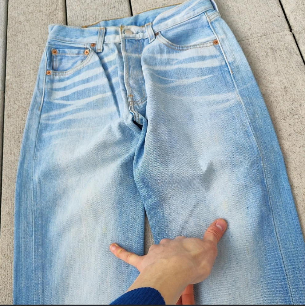 VINTAGE LEVIS 501 JEANS (W27)