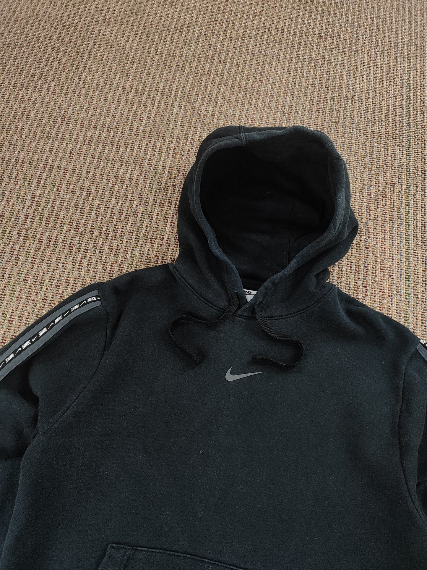 NIKE CENTRE SWOOSH SPELLOUT HOODIE (M)
