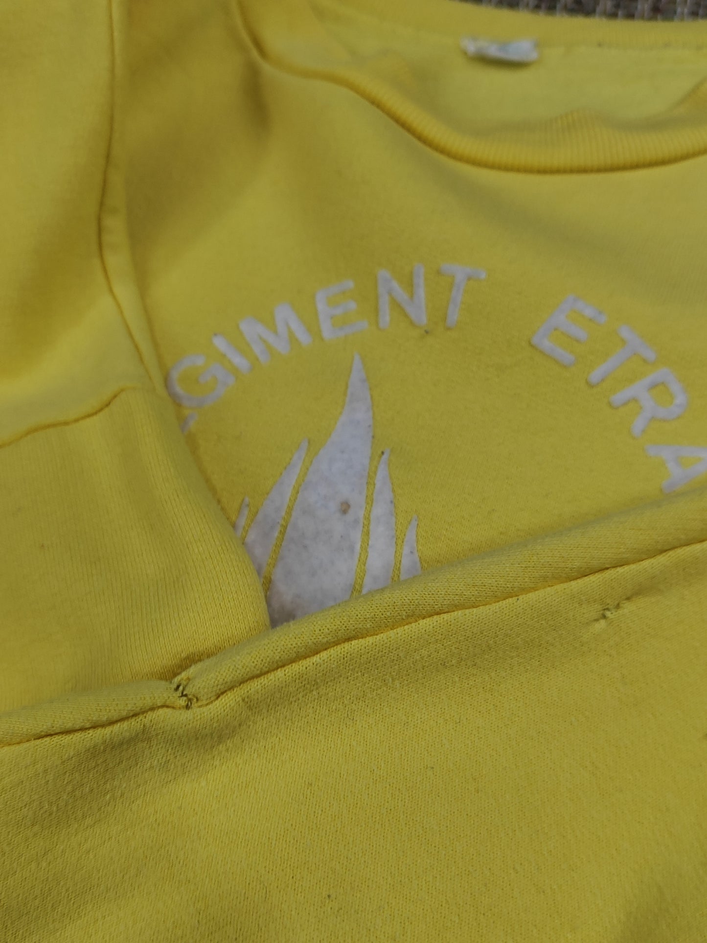 VINTAGE YELLOW 80S GRAPHIC SWEATSHIRT (L)