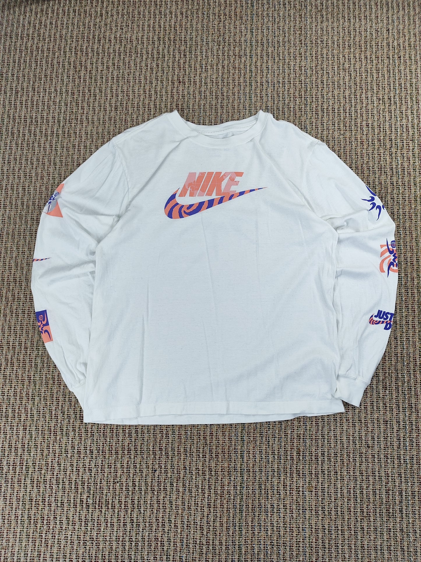 NIKE LONG-SLEEVE TEE (S)