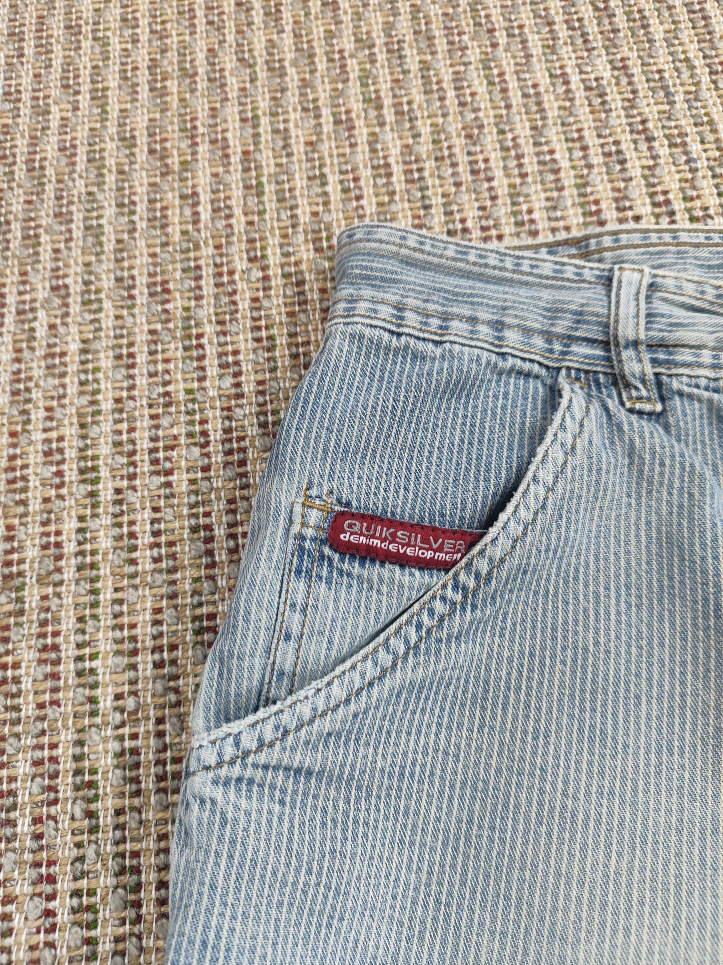 Y2K QUIKSILVER LONG SHORTS (W30)