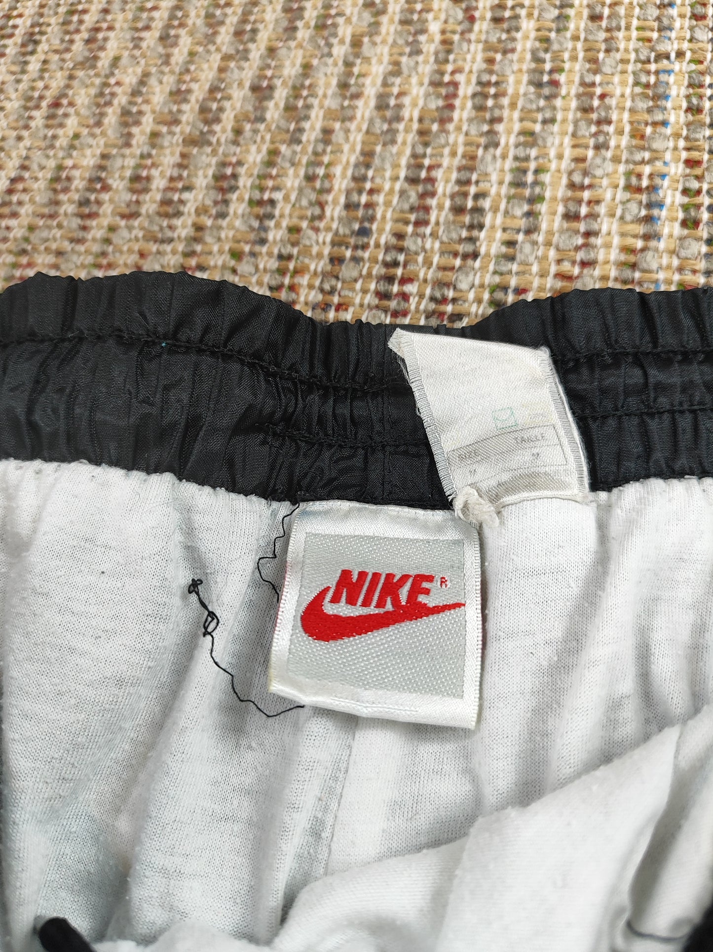 90S NIKE TRACK PANTS (M)