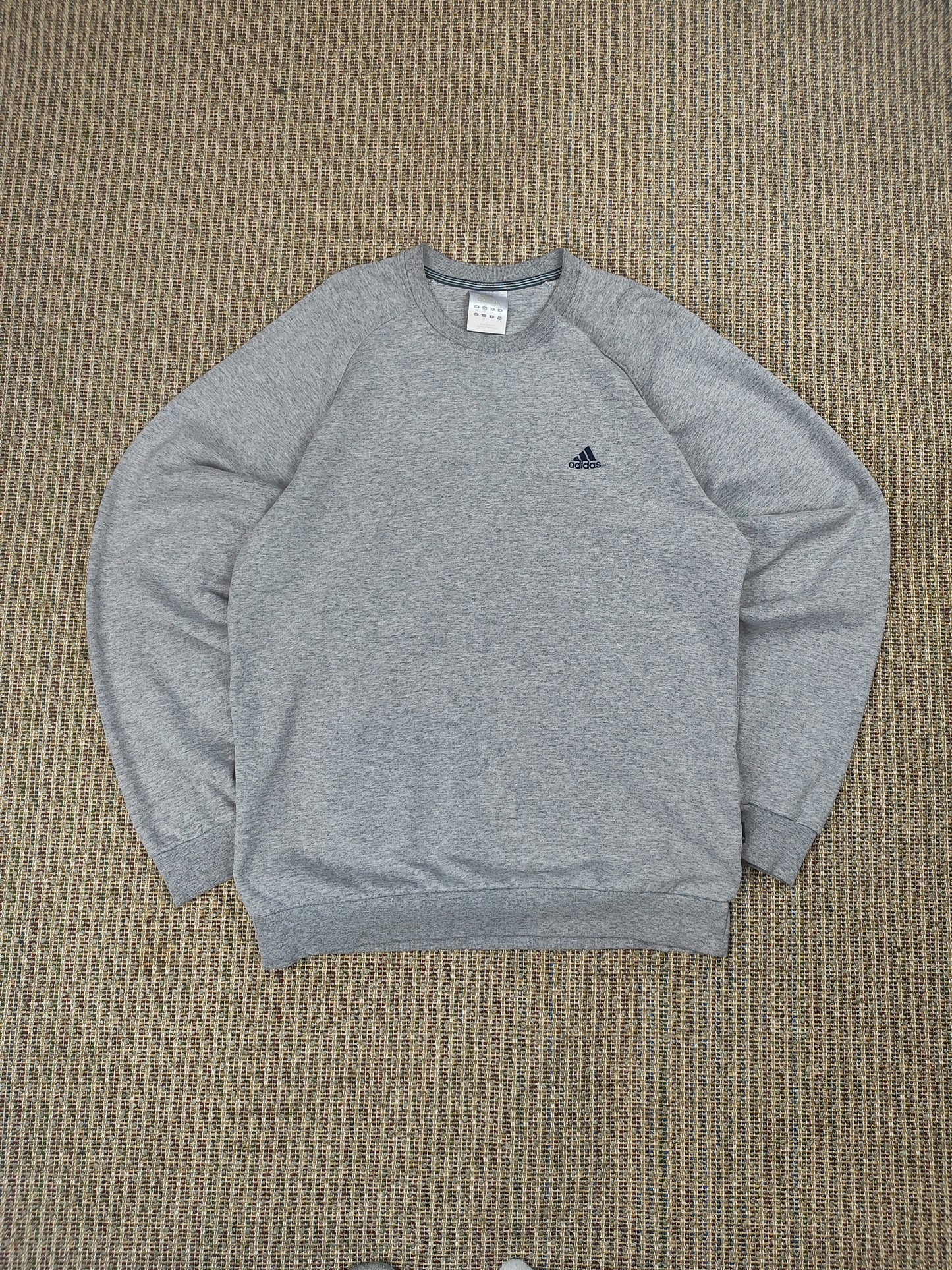 VINTAGE ADIDAS ESSENTIAL SWEATSHIRT (M)