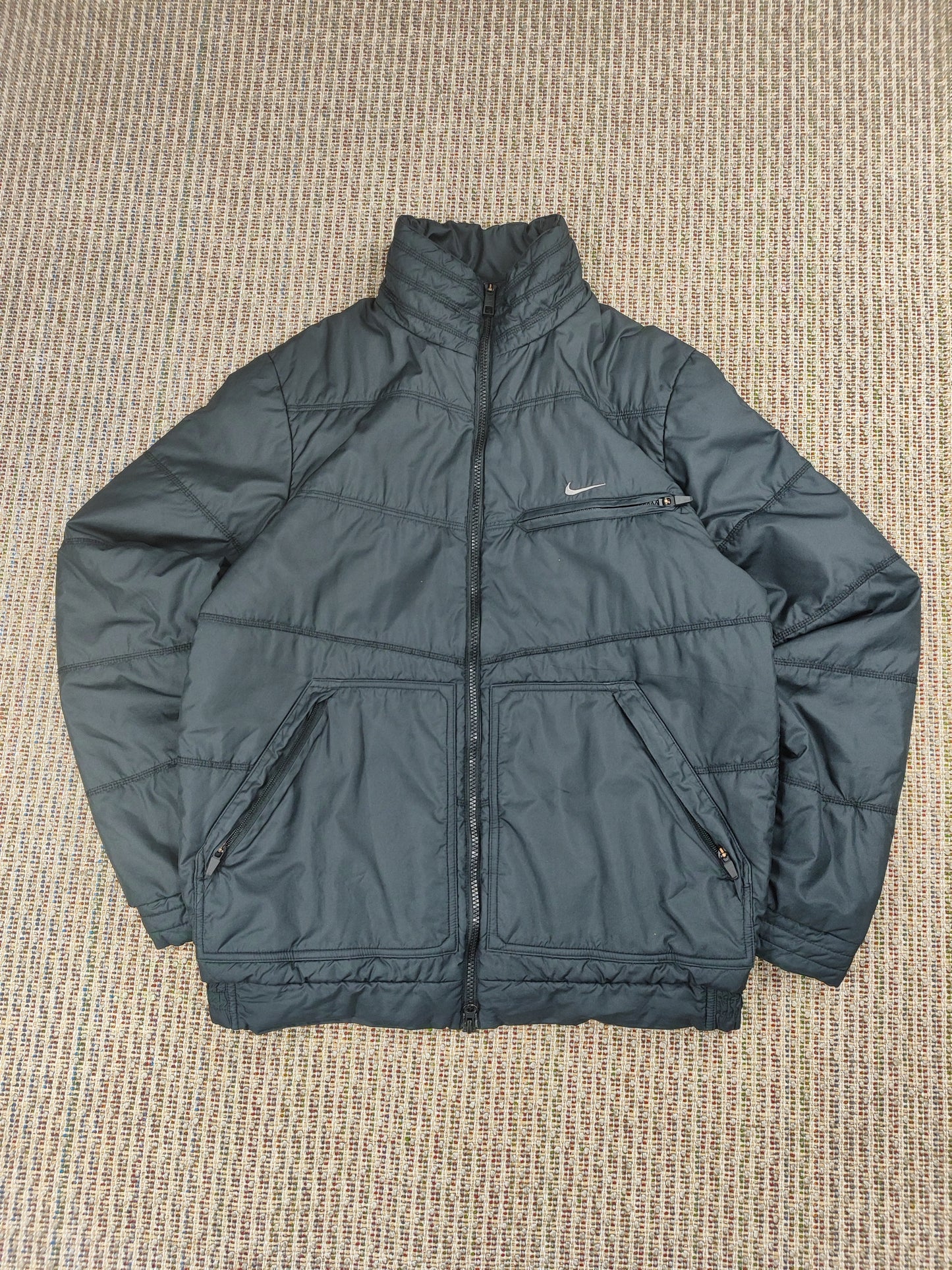 NIKE PUFFER JACKET (M)