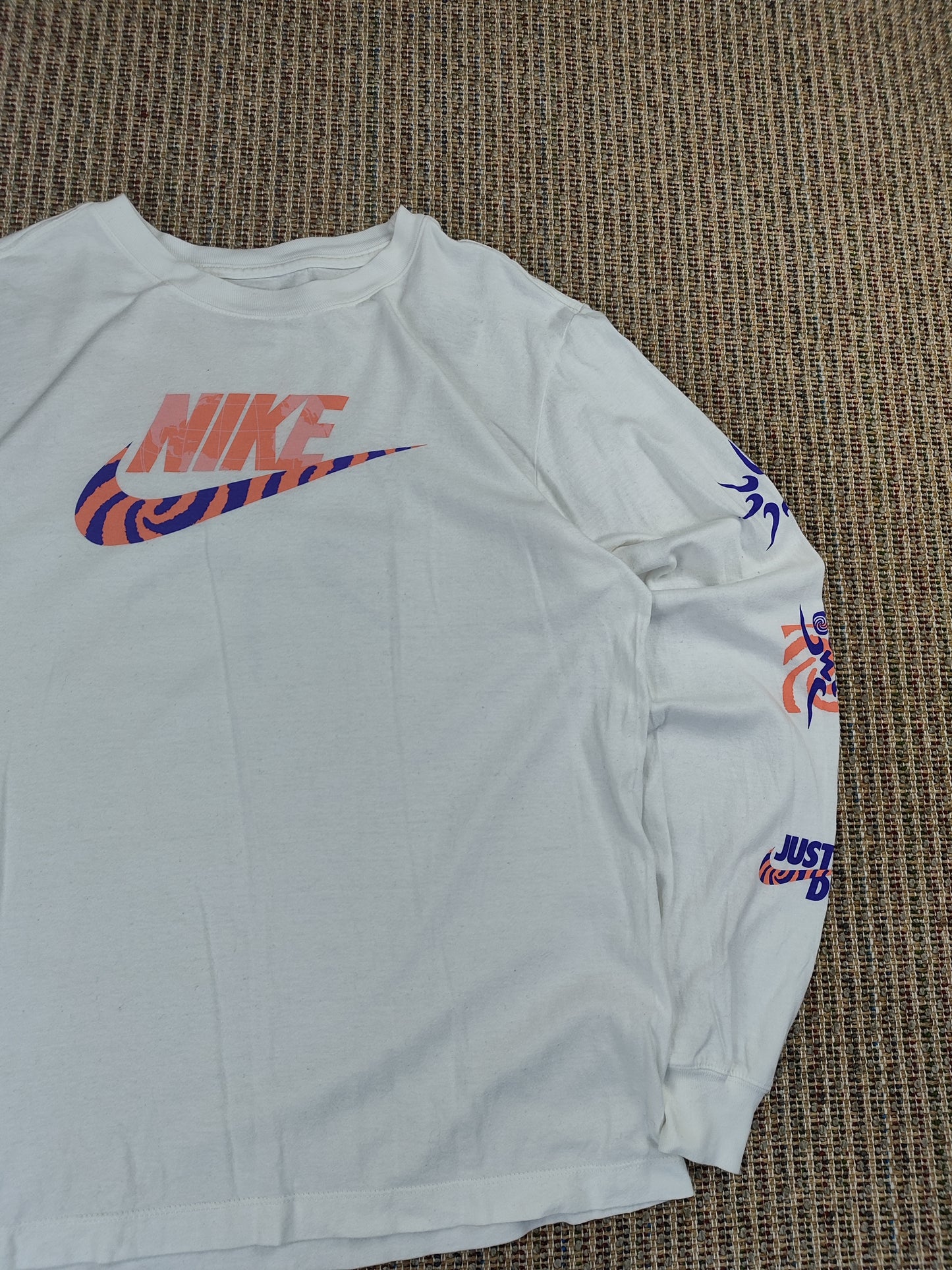 NIKE LONG-SLEEVE TEE (S)