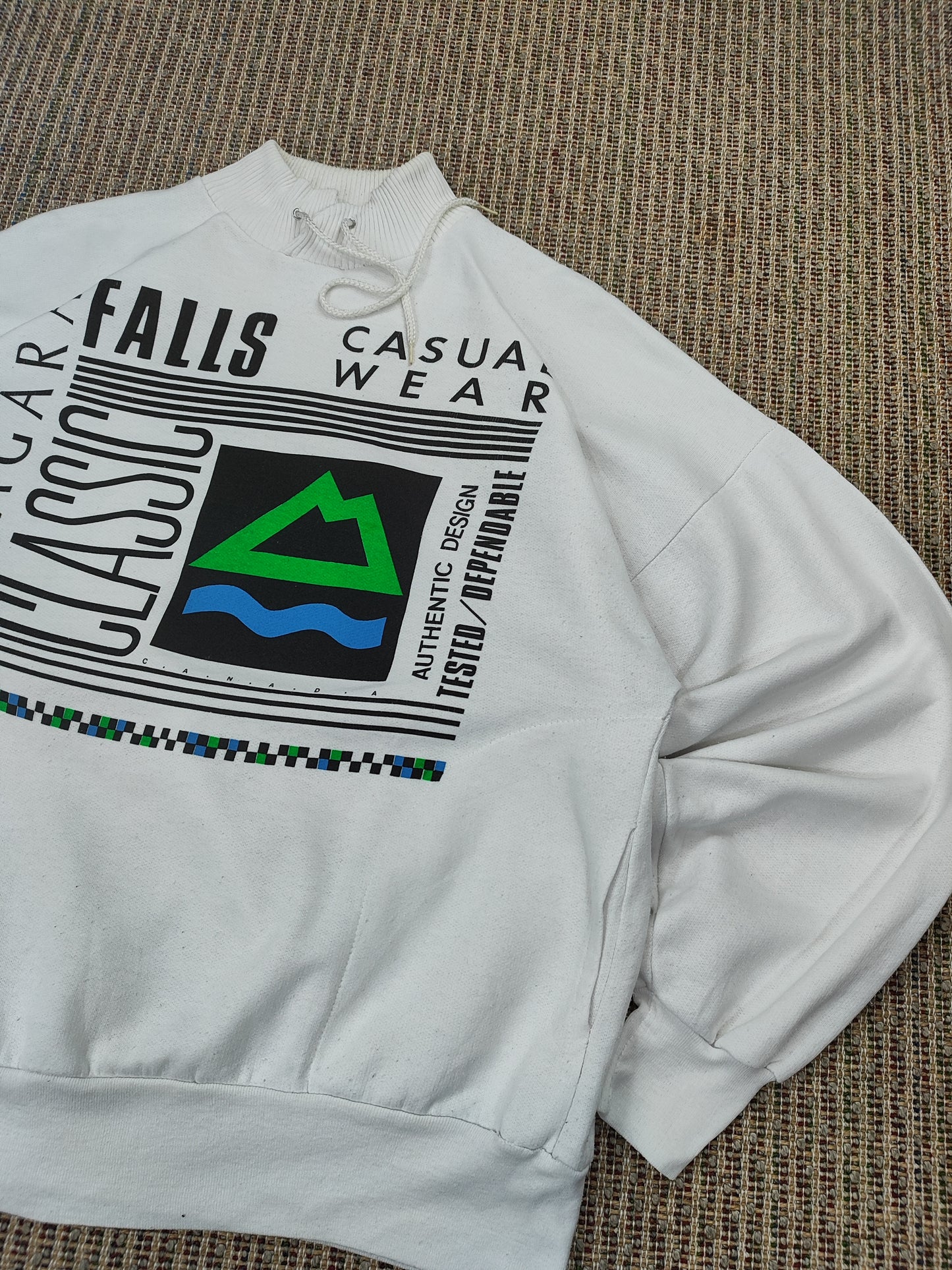 VINTAGE NIAGRA FALLS SWEATSHIRT (S)