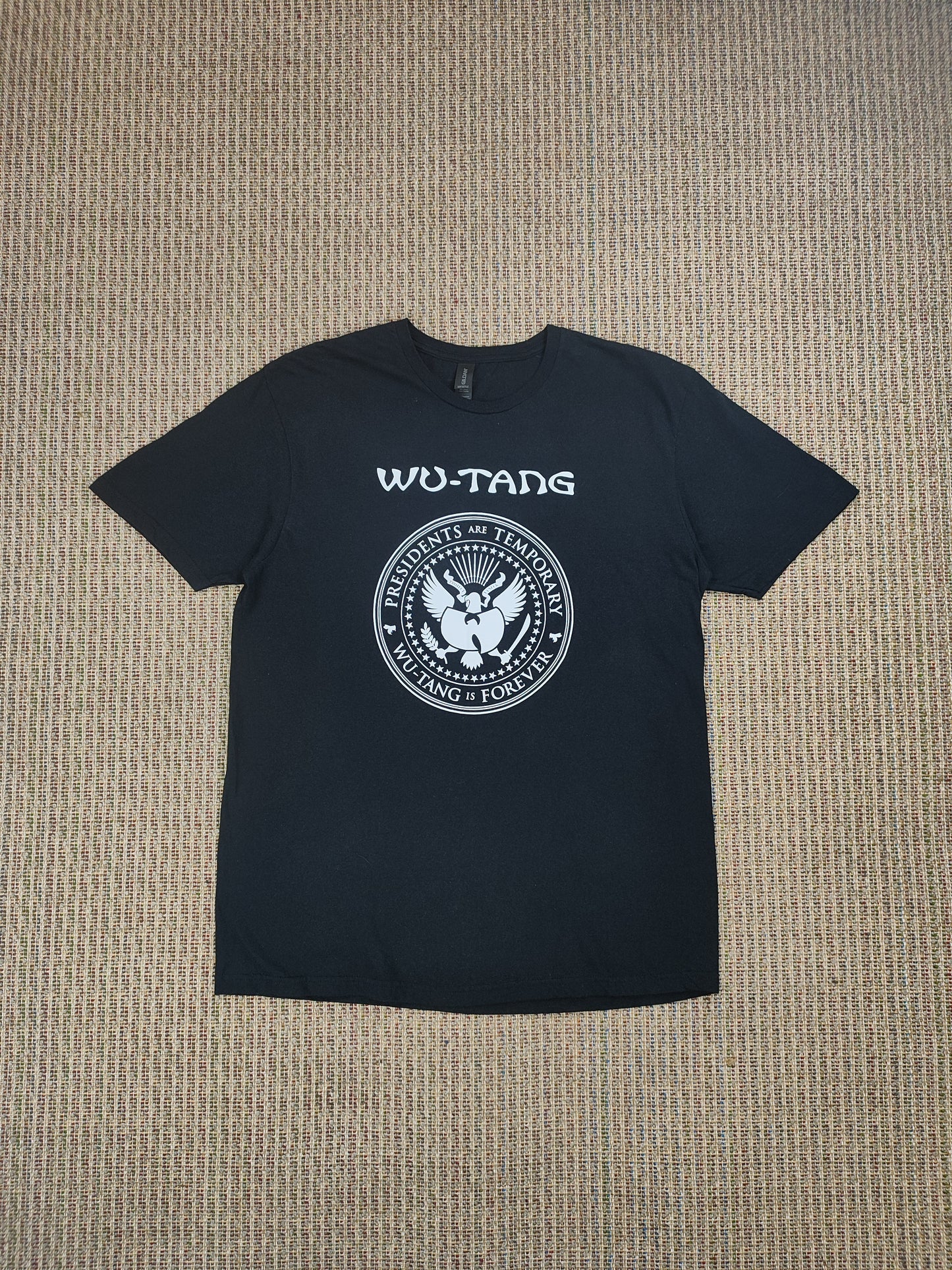 WU TANG CLAN GRAPHIC T-SHIRT (L)