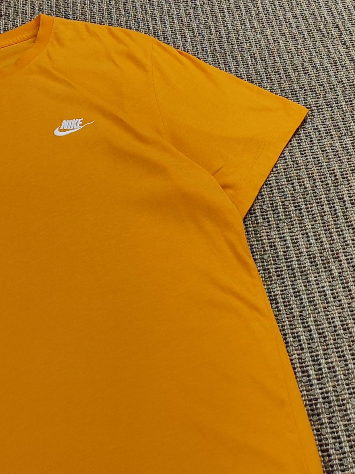 NIKE ESSENTIAL T-SHIRT (XL)