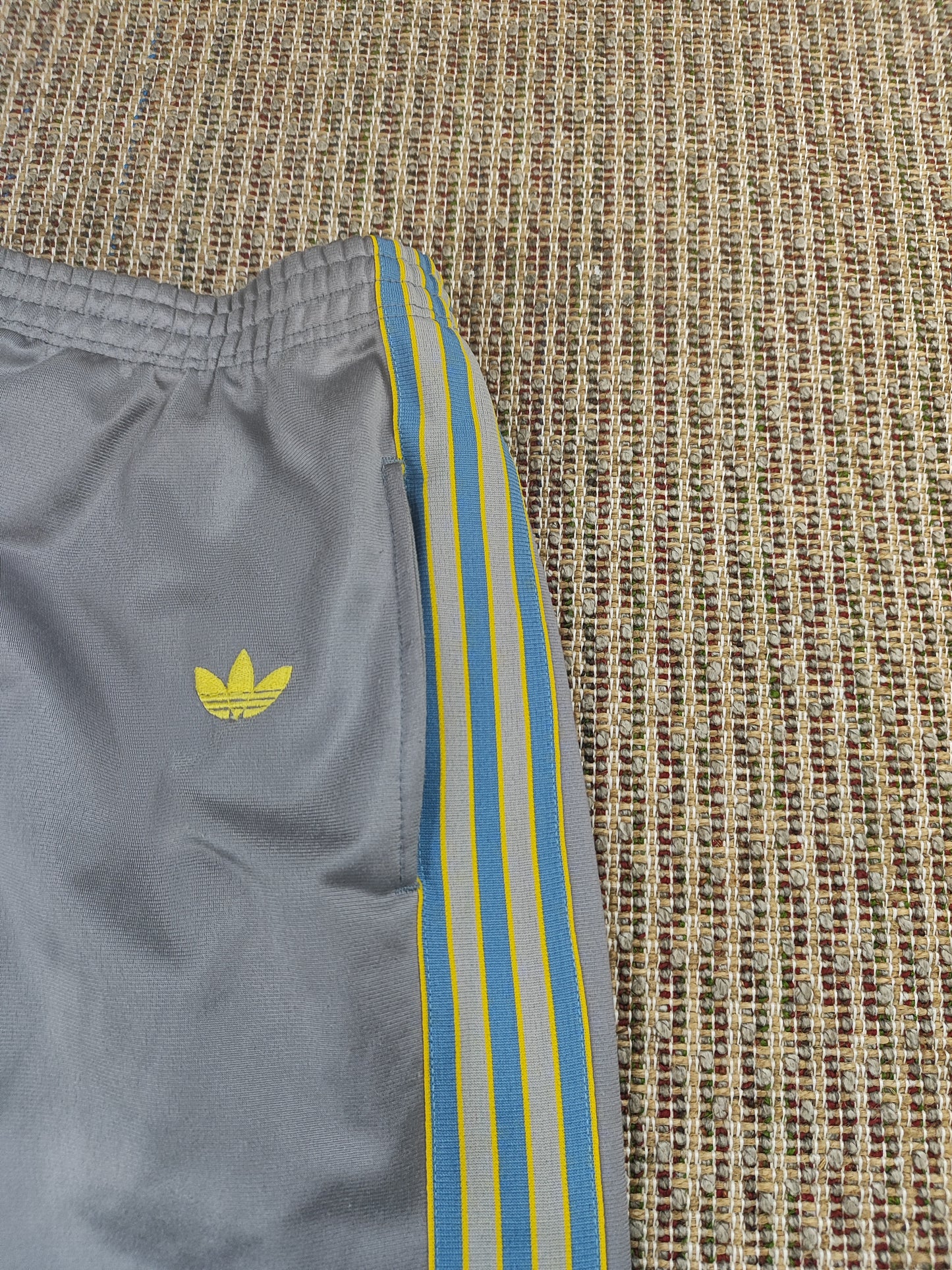 VINTAGE ADIDAS JOGGERS (M)