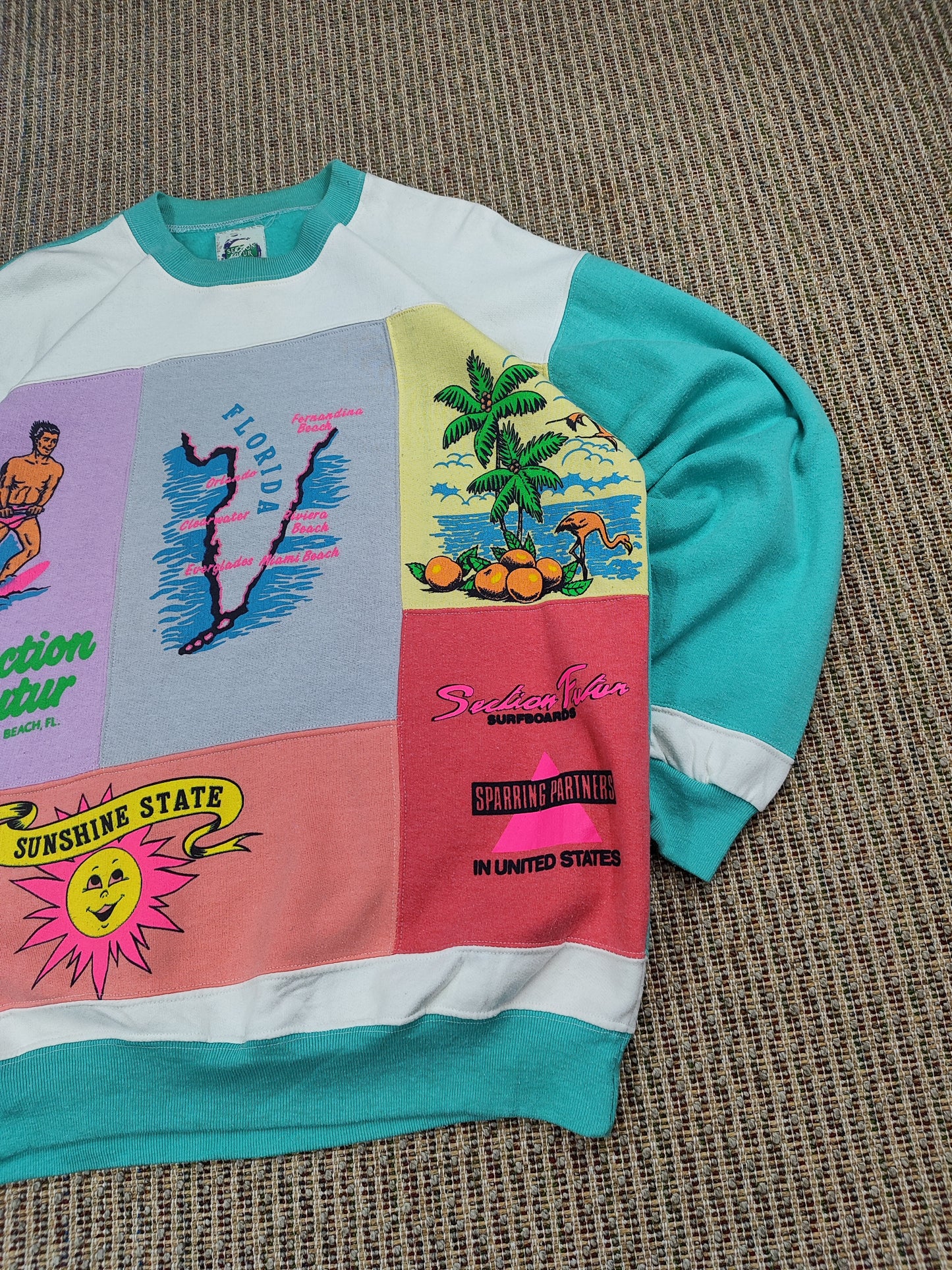 VINTAGE 80S GRAPHIC HOLIDAY SWEATSHIRT (M)