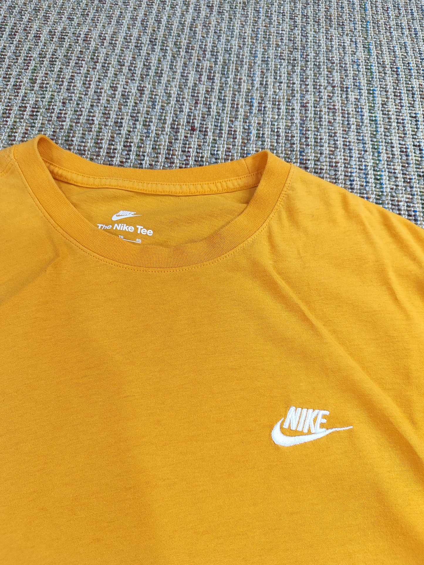 NIKE ESSENTIAL T-SHIRT (XL)