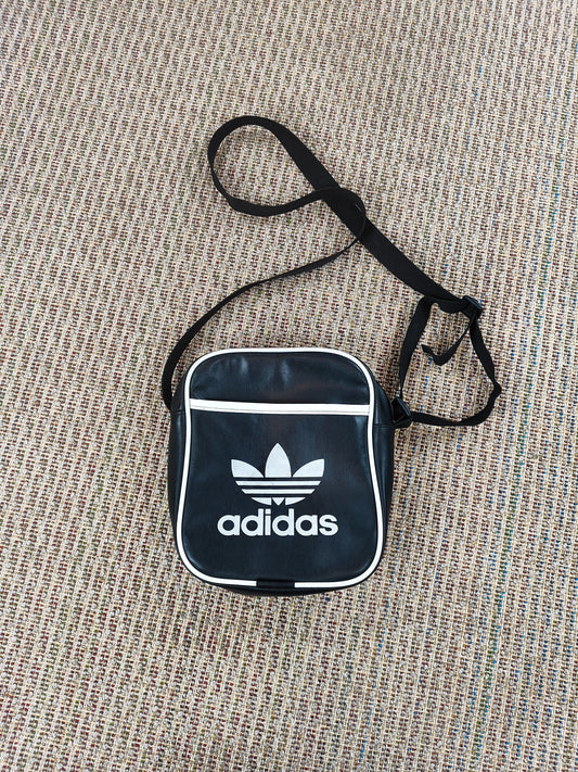 Y2K ADIDAS SLING SIDE BAG (ONE SIZE)