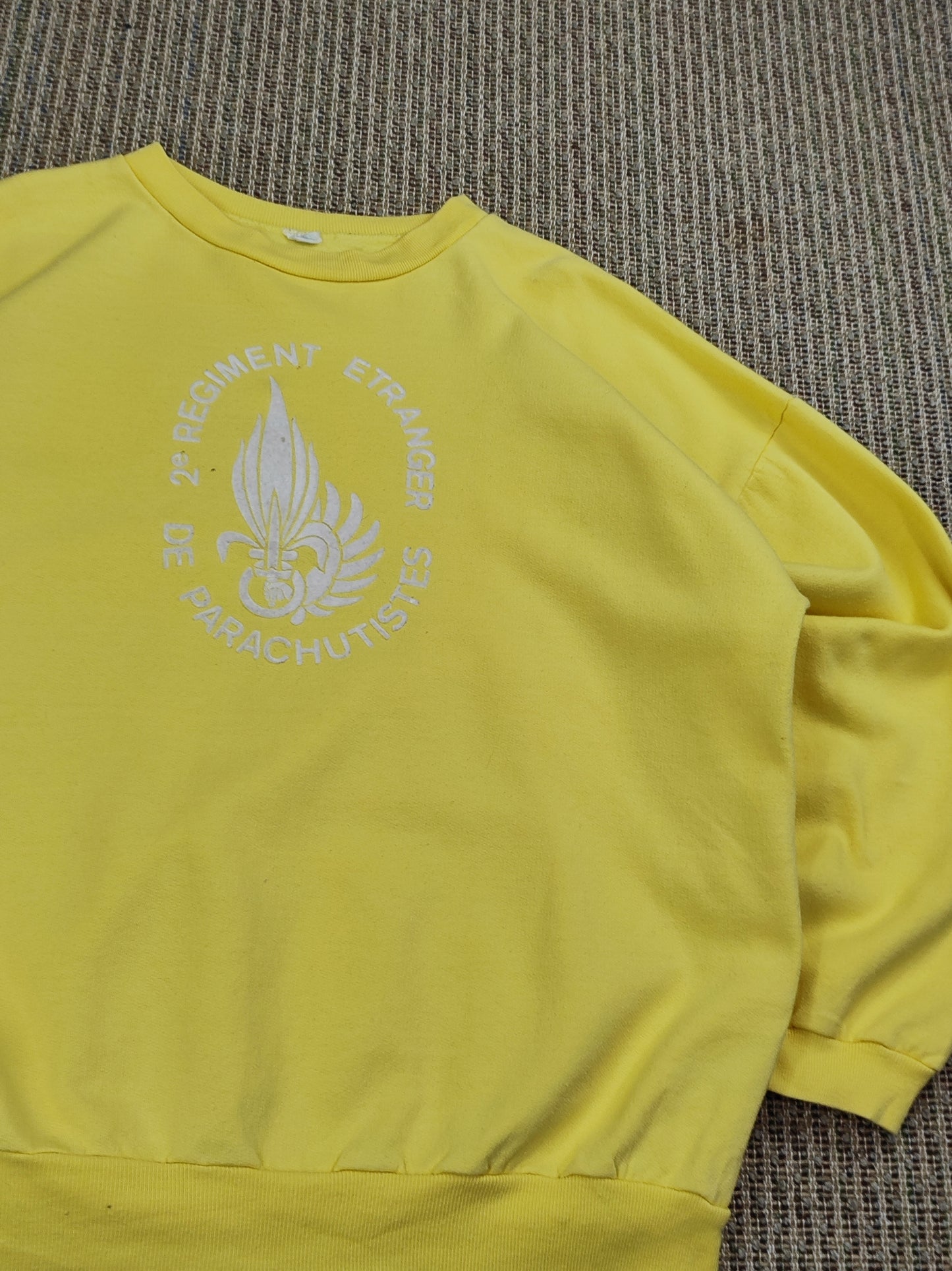 VINTAGE YELLOW 80S GRAPHIC SWEATSHIRT (L)