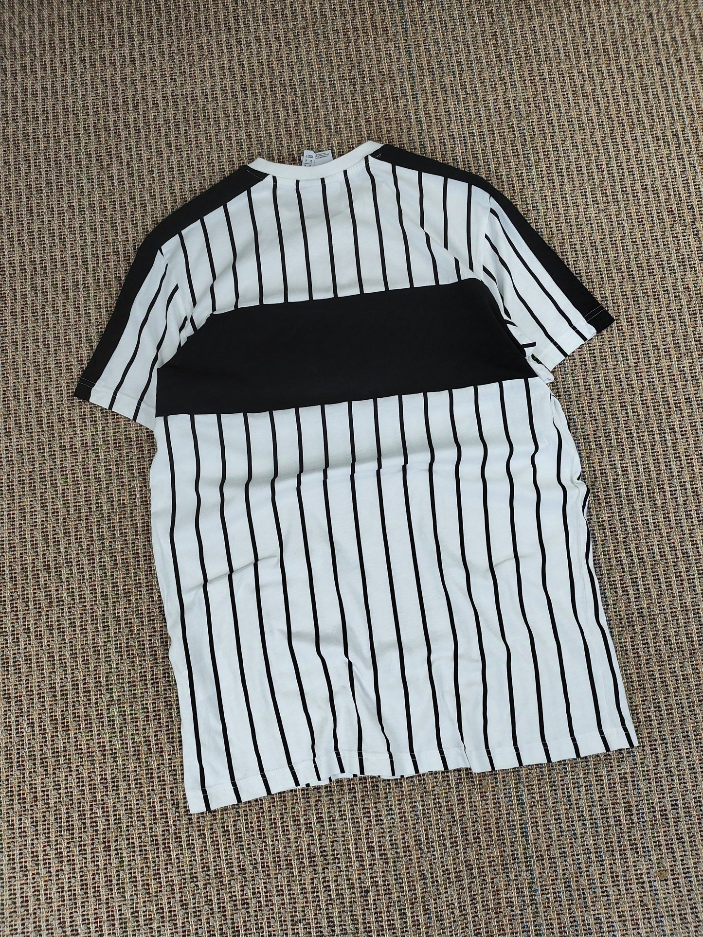 ADIDAS STRIPED T-SHIRT (M)