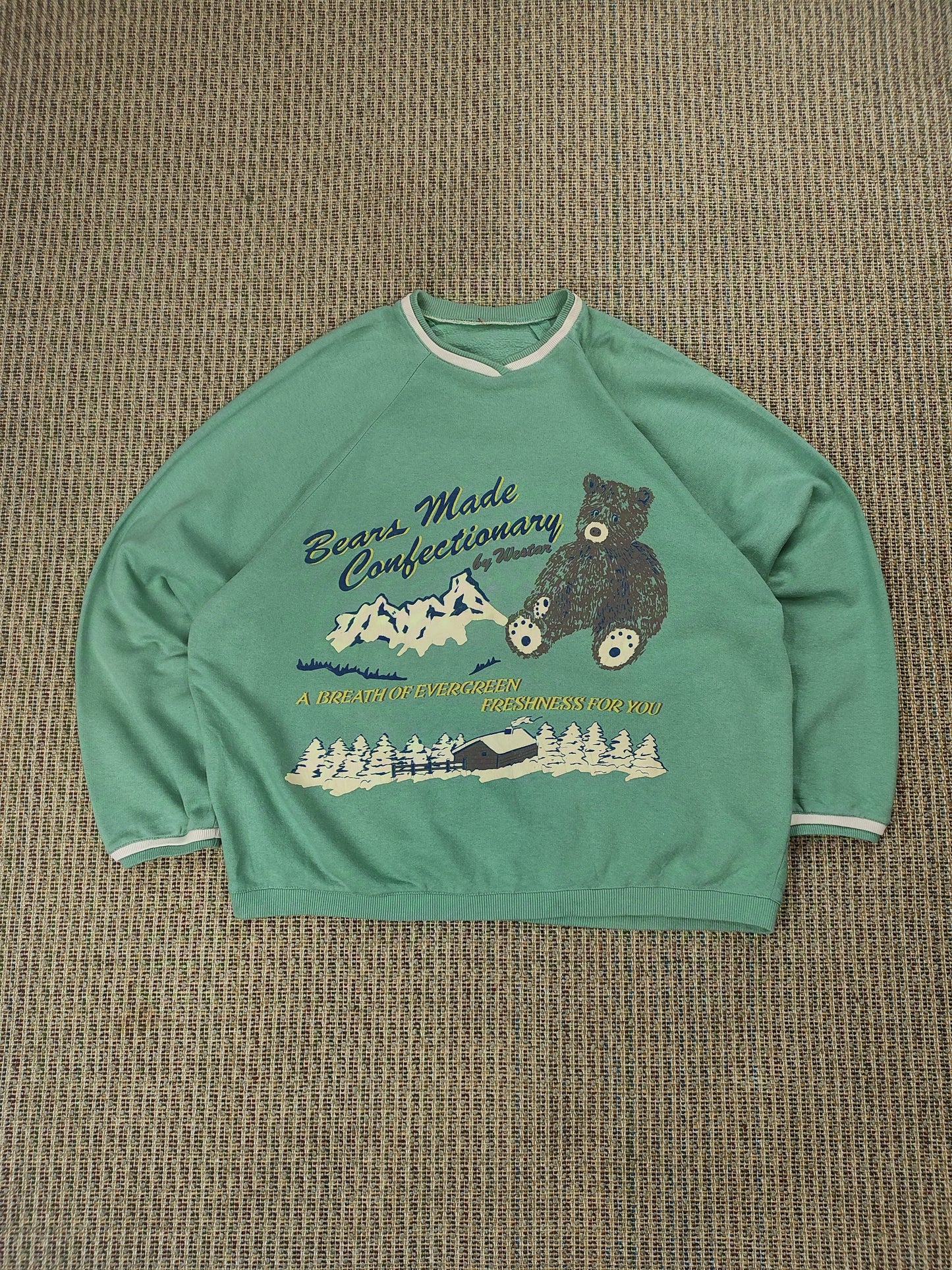 VINTAGE WINTER GRAPHIC SWEATSHIRT (L)