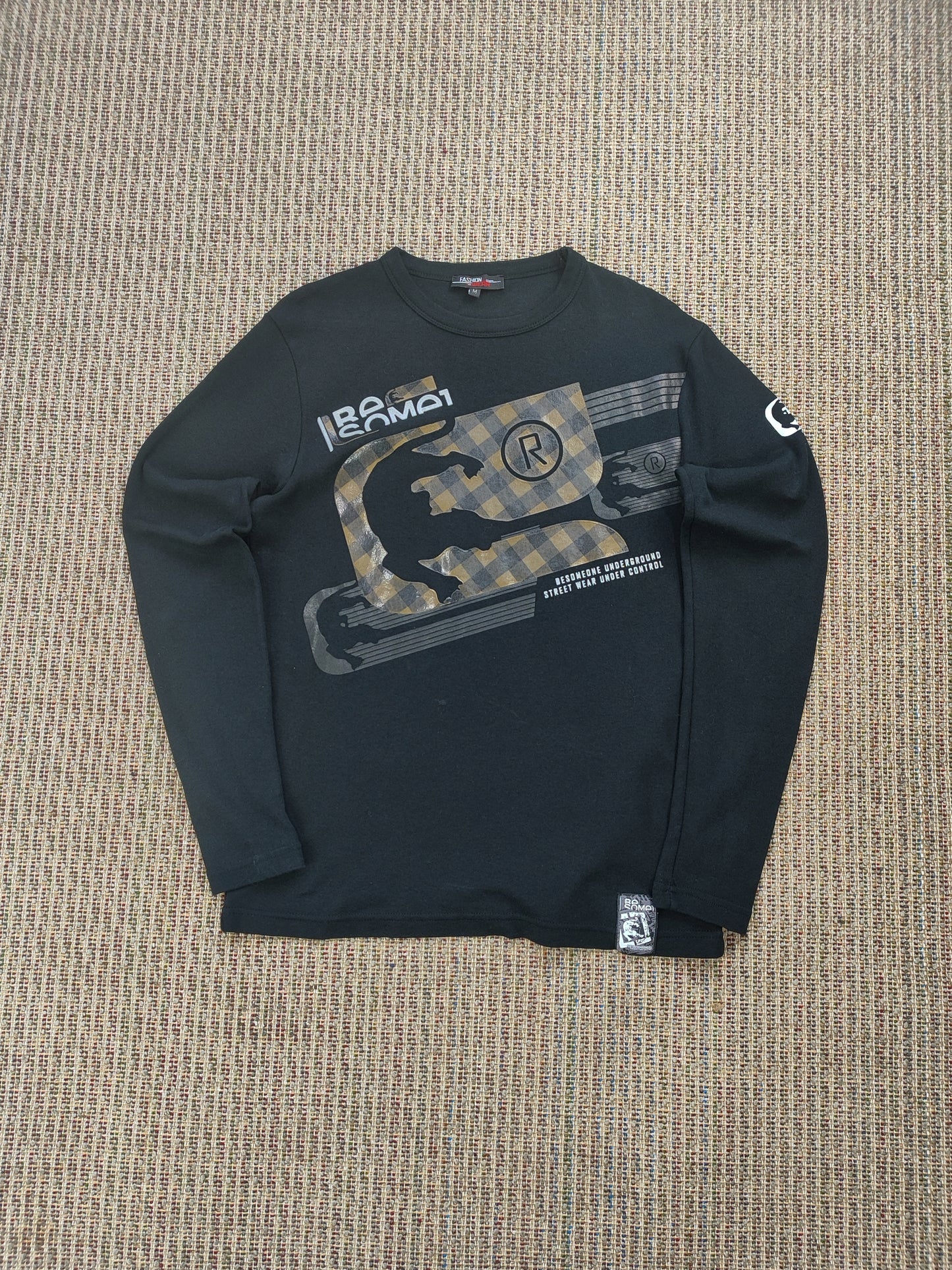 Y2K BESOMEONE LONG SLEEVE GRAPHIC T-SHIRT