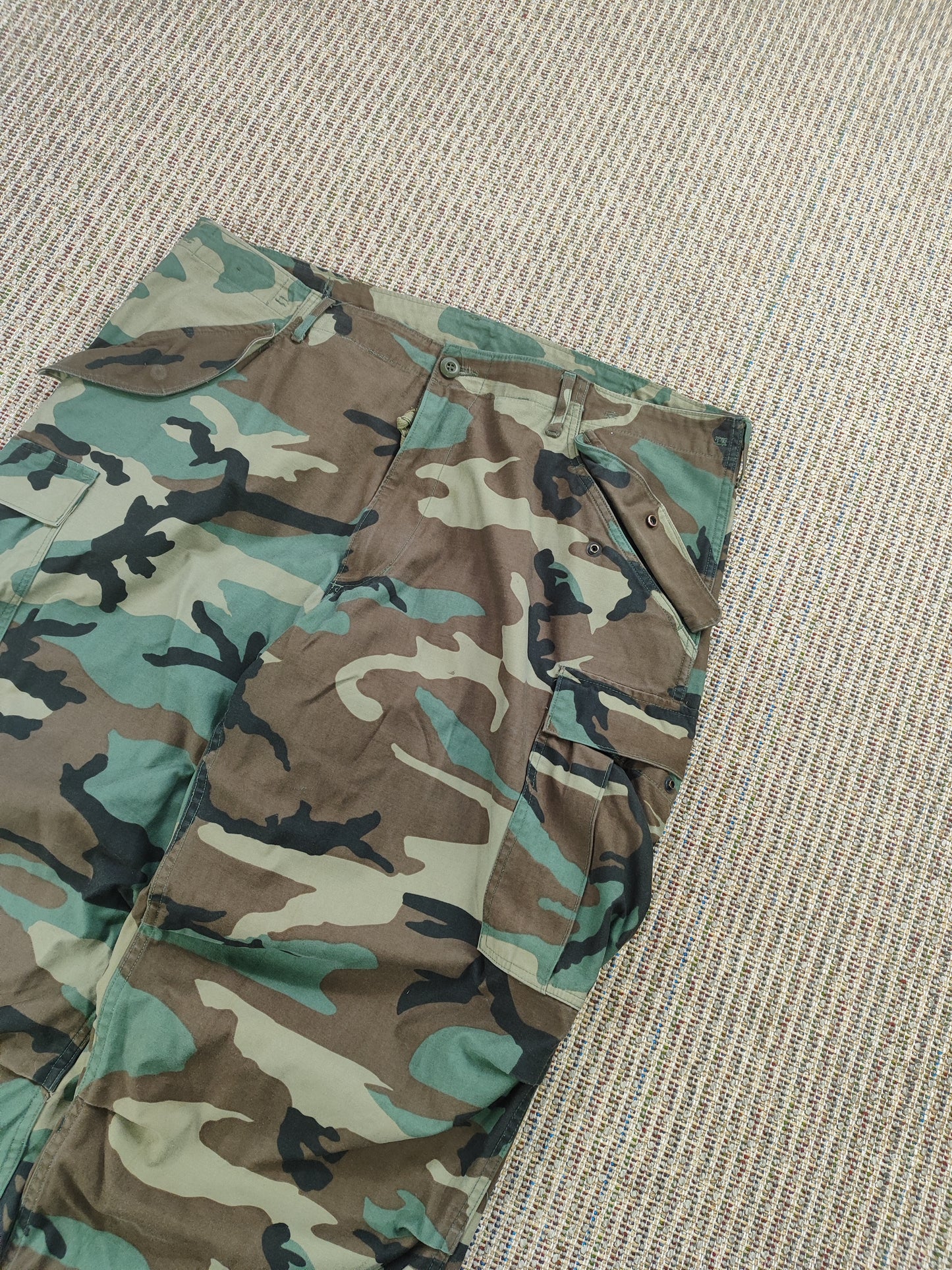 90S ARMY CAMO BAGGY TROUSERS (W36 L30)
