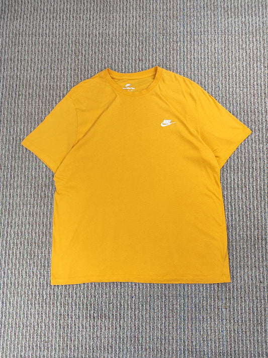 NIKE ESSENTIAL T-SHIRT (XL)