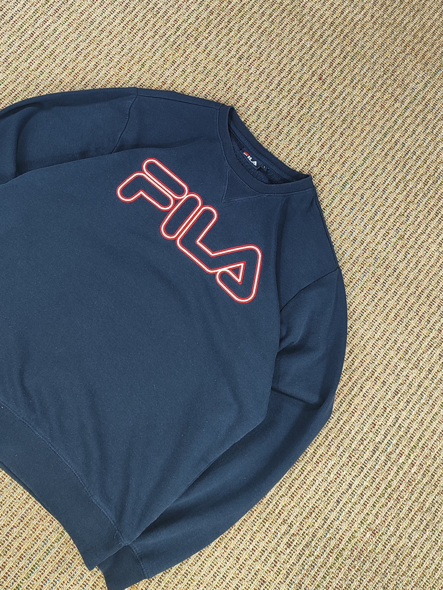 VINTAGE FILA SPELL-OUT SWEATSHIRT (L)