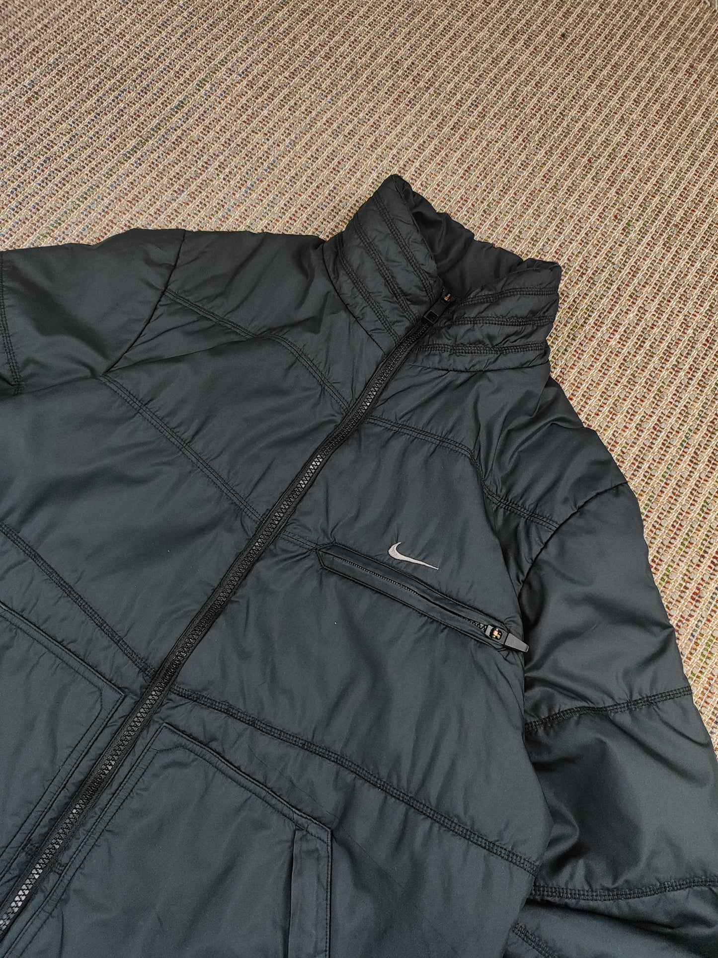 NIKE PUFFER JACKET (M)