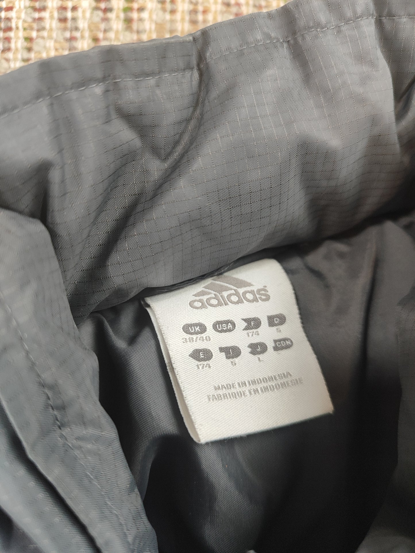Y2K ADIDAS PUFFER JACKET (L)