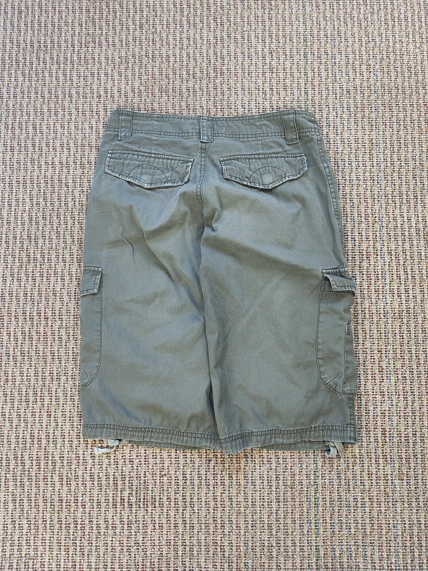 Y2K SPONGE CARGO SHORTS (WOMEN'S MEDIUM)