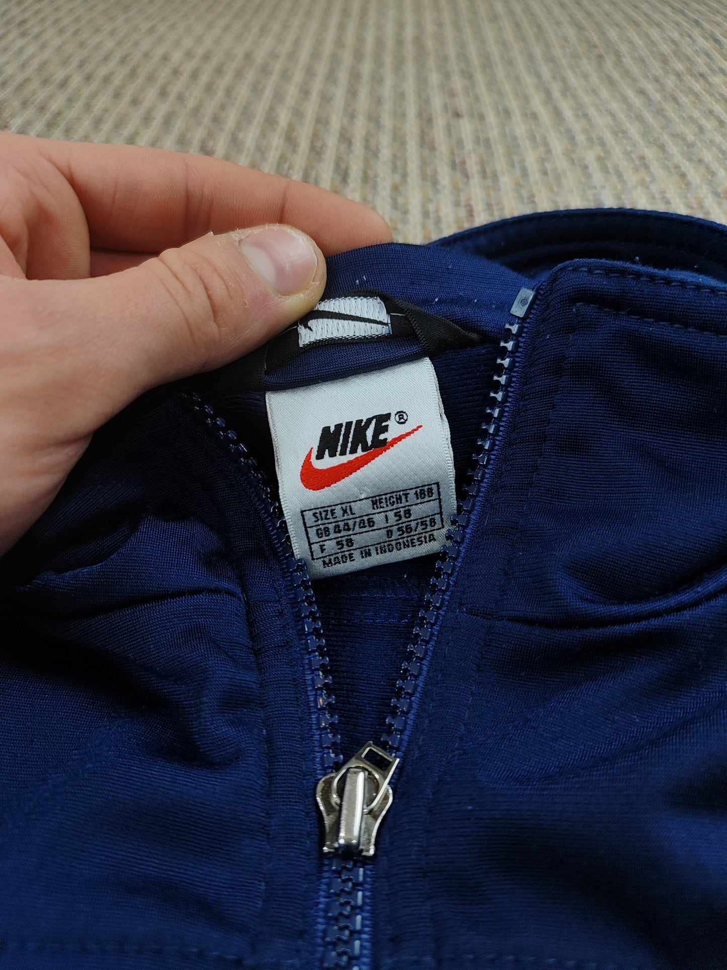 90S NIKE SWOOSH TRACK JACKET (XL)