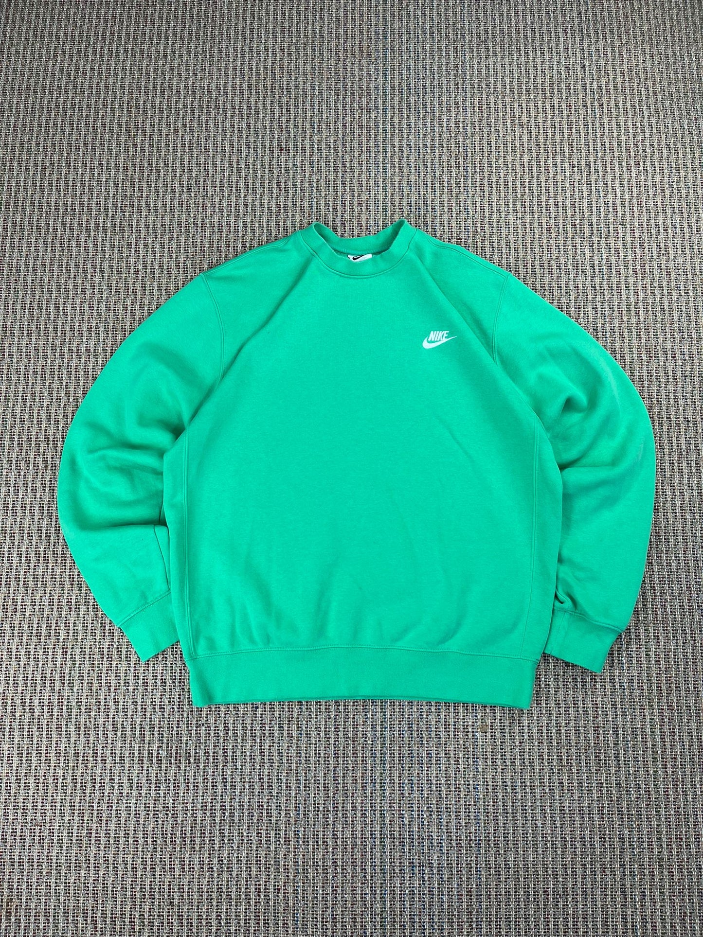 NIKE ESSENTIAL SWEATSHIRT (M)