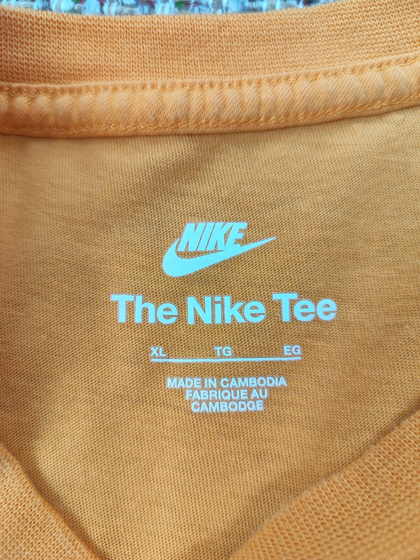 NIKE ESSENTIAL T-SHIRT (XL)