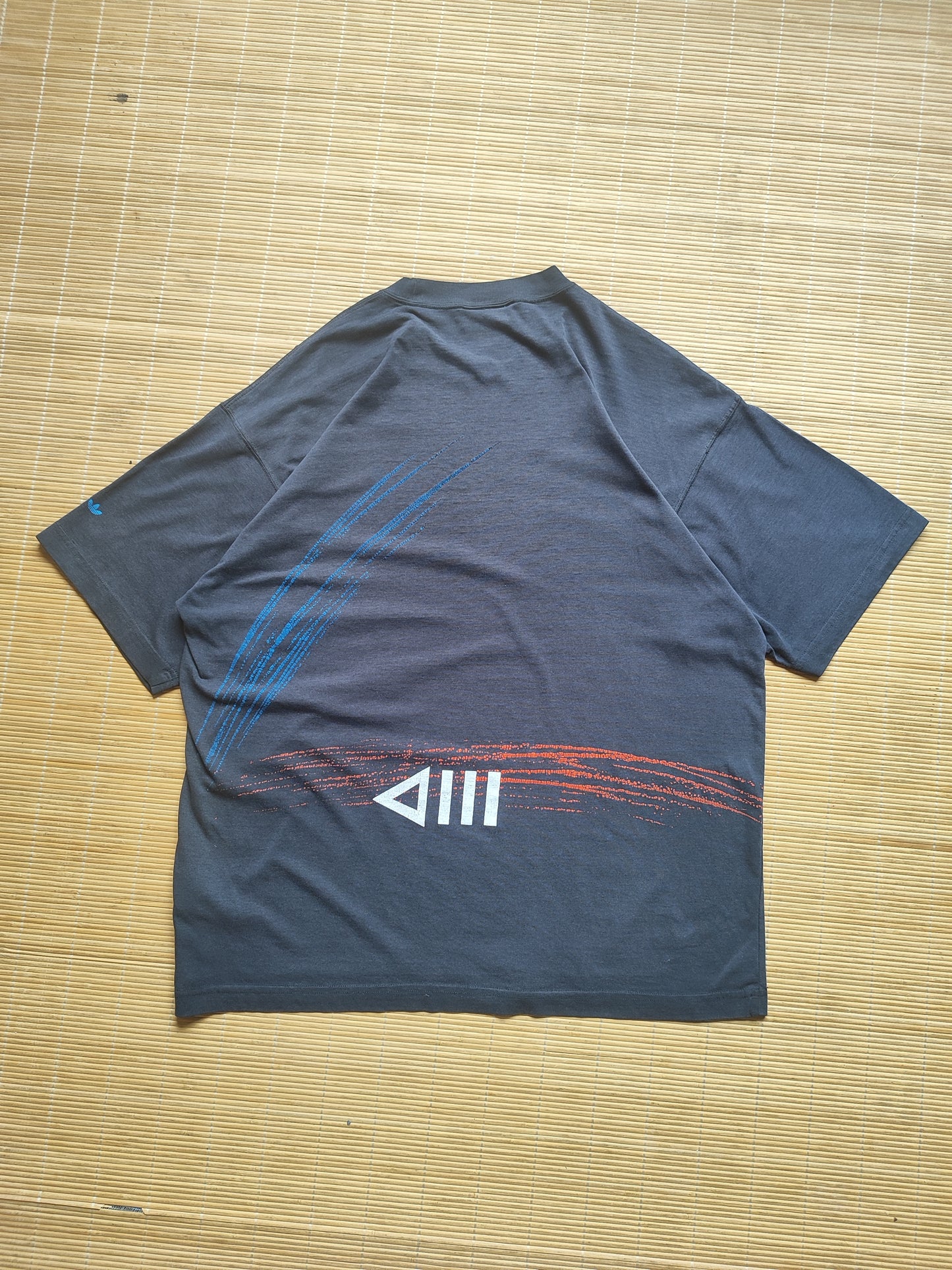 90S ADIDAS GRAPHIC TEE (L)