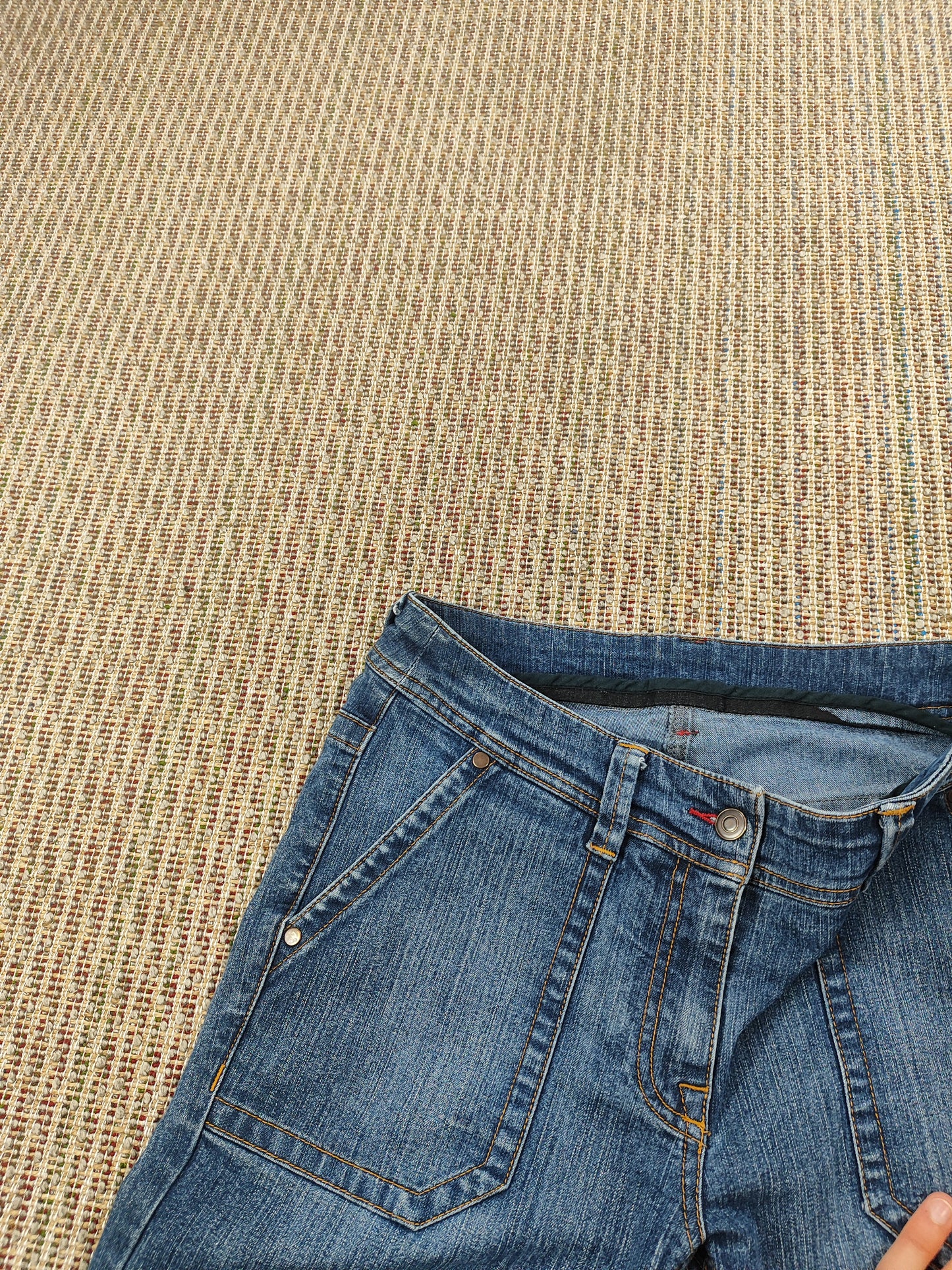 Y2K FLARED BLUE JEANS (W32 L30)