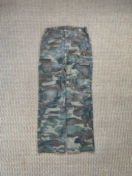 Y2K CAMO CARGO TROUSERS (W32 L31)