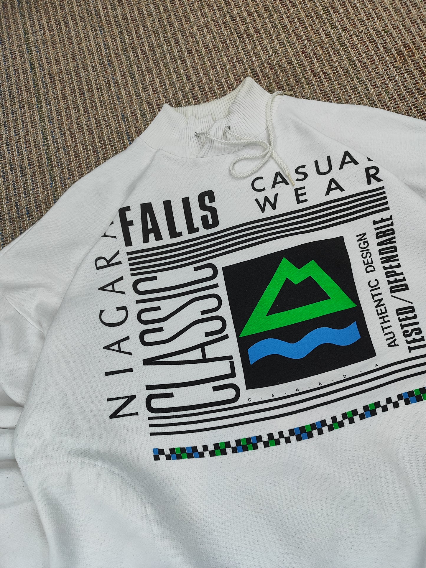 VINTAGE NIAGRA FALLS SWEATSHIRT (S)