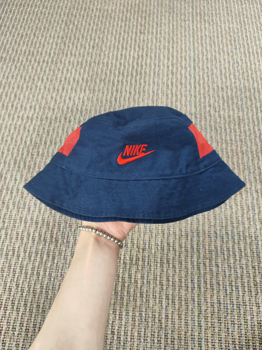 NIKE ESSENTIAL BUCKET HAT (ADULTS M/L)