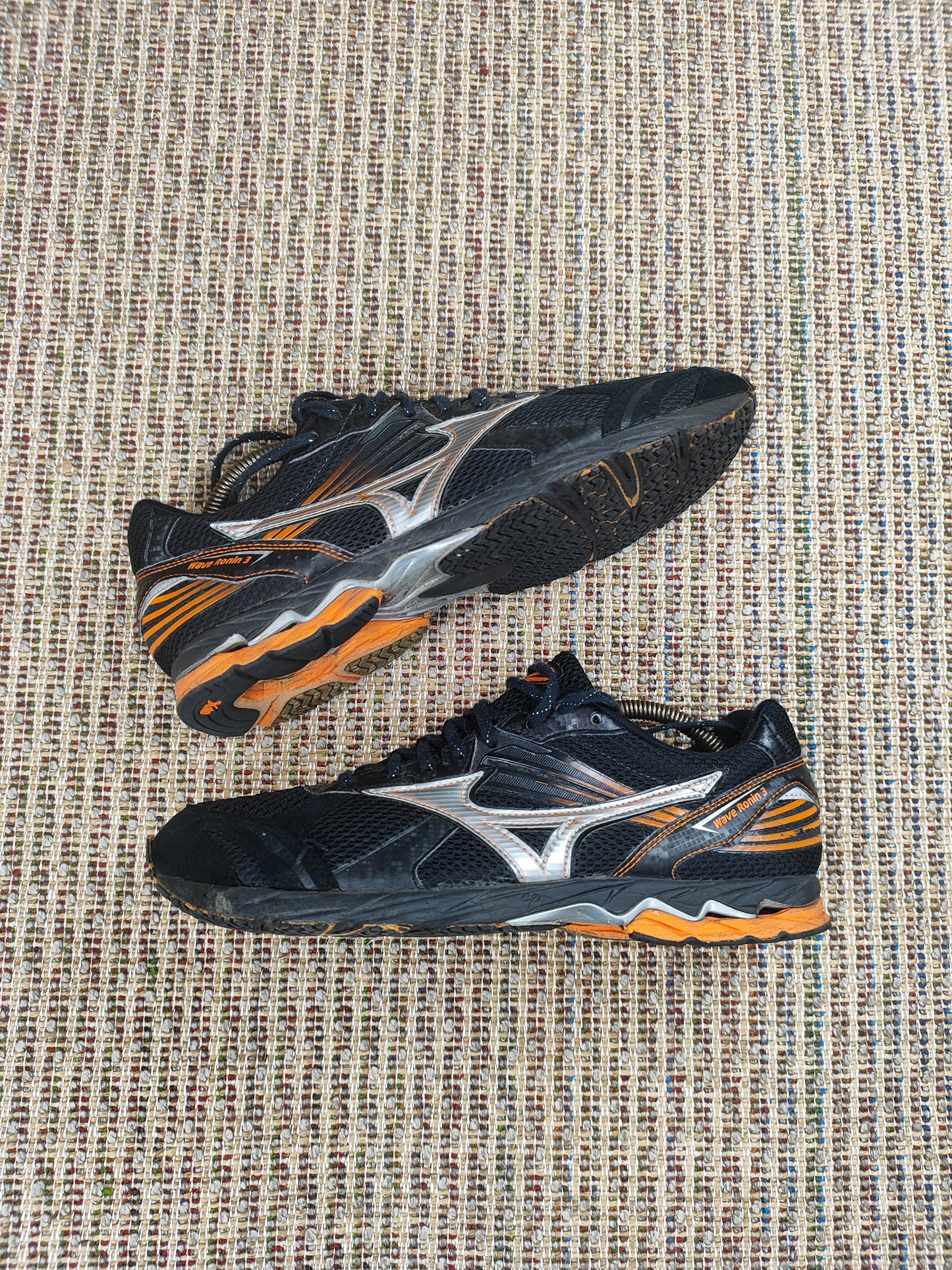 MIZUNO SPORT STYLE TRAINERS (UK 7.5)