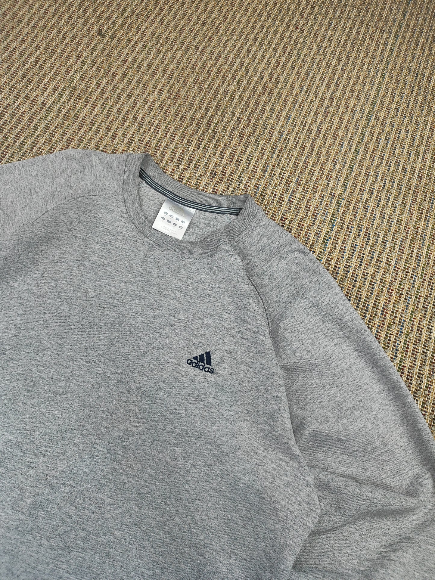 VINTAGE ADIDAS ESSENTIAL SWEATSHIRT (M)